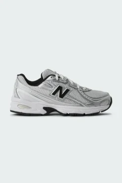 740 - Baskets | Blanc