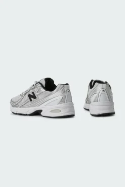 740 - Baskets | Blanc