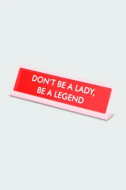Don't Be A Lady Be A Legend Deskplate Sign - Plaque de bureau | Rouge