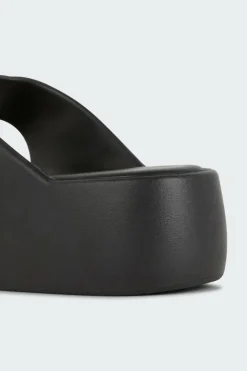 FREE PLATFORM THONG - Tongs | Noir