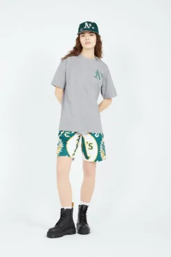 MLB LARGE LOGO SH - Short | Vert