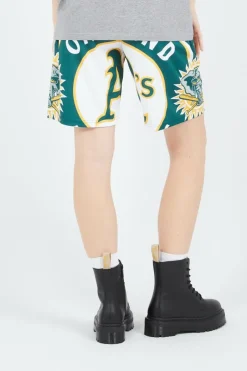 MLB LARGE LOGO SH - Short | Vert