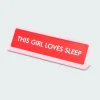 This Girl Loves Sleep Deskplate Sign - Plaque de bureau | Rouge