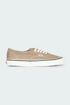 UA Authentic 44 DX ANFC ANFA - Baskets | Beige